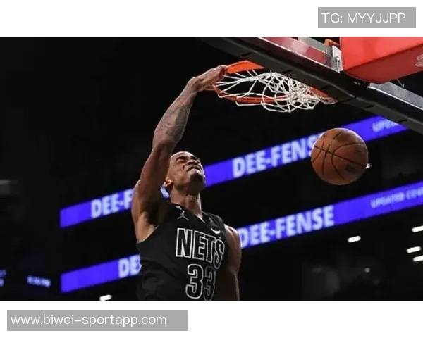 克拉克斯顿表现出色14投8中砍下21分8篮板4助攻2抢断2盖帽